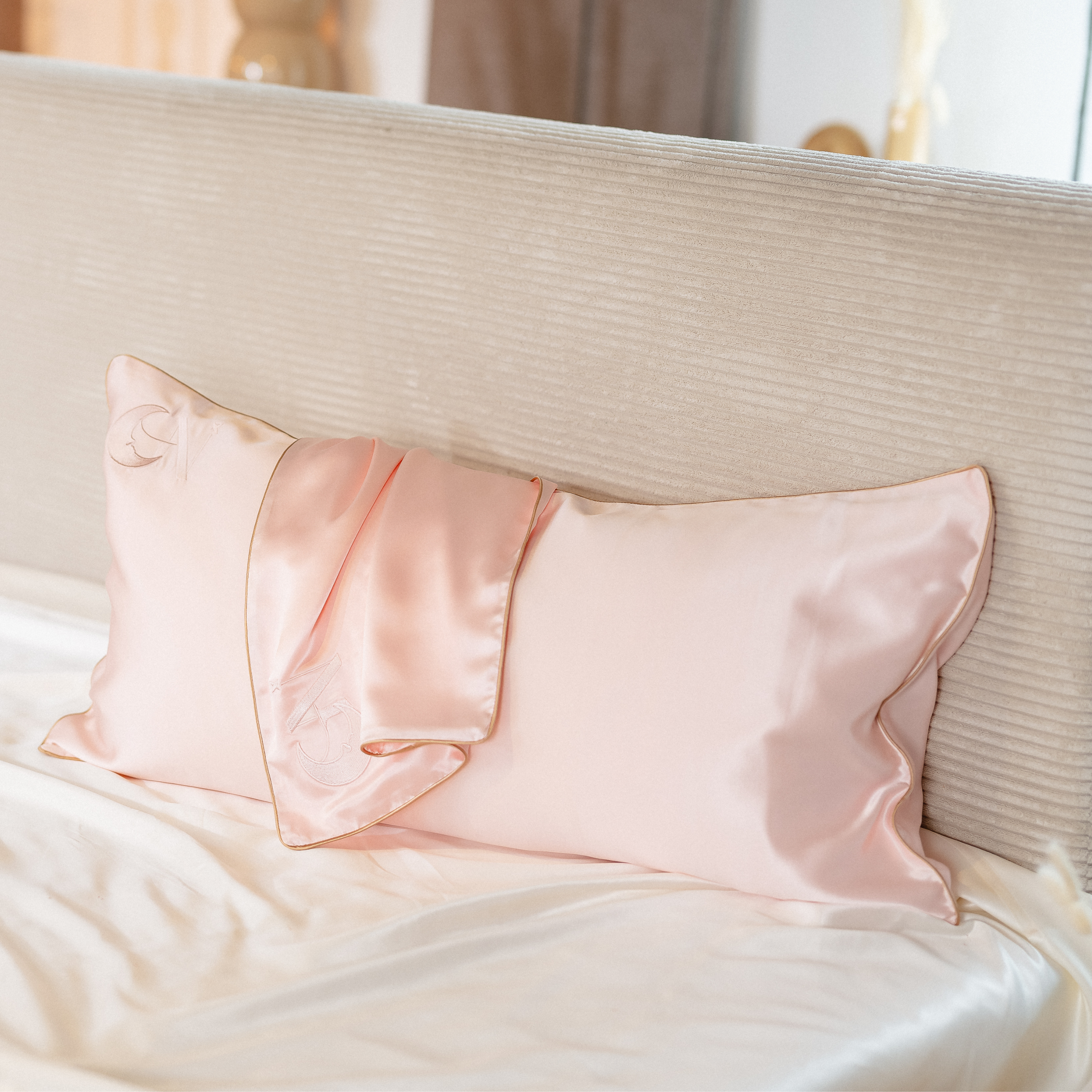 Seidenkissenbezug 40x80 in Rosa aus 100 % Maulbeerseide, 22 Momme, mit paspeliertem Rand in Beige