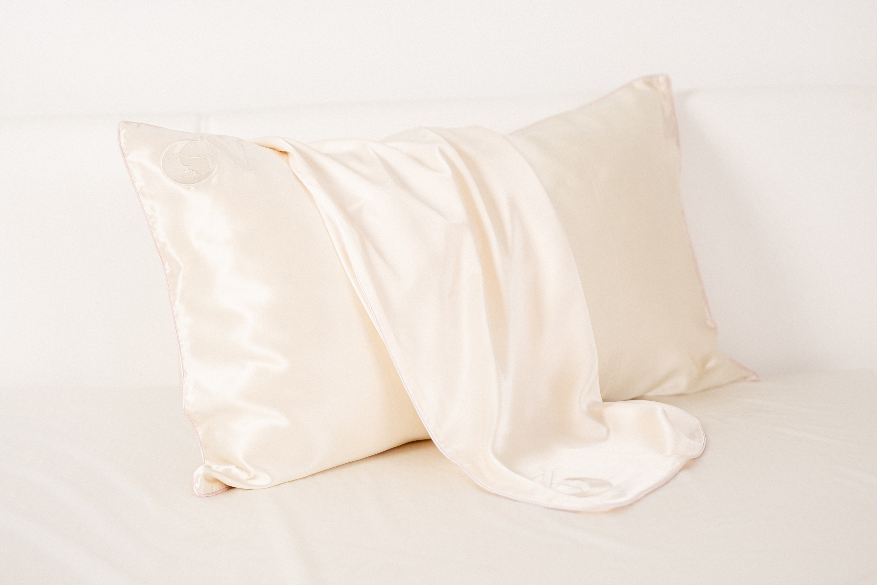 Federa di seta light champagne con bordino cordonato rosa chiaro | 50 x 80 cm (1 pz.)