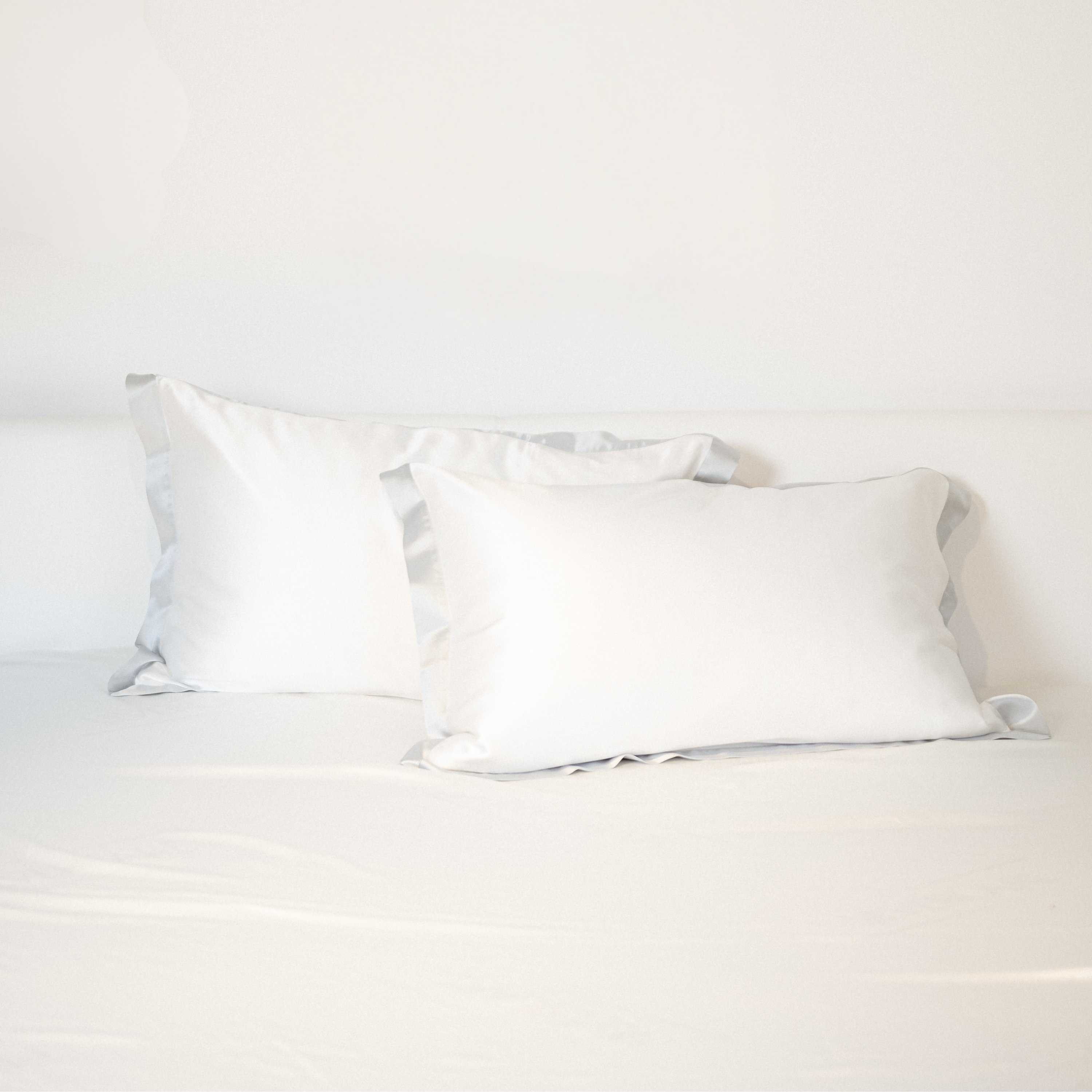 Federa in seta 50×80 in 100% pura seta (22 Momme, Classe 6A) di GN Glowy Nights® – federa di seta dermatologicamente testata, effetto anti-crespo, per capelli morbidi e una pelle luminosa