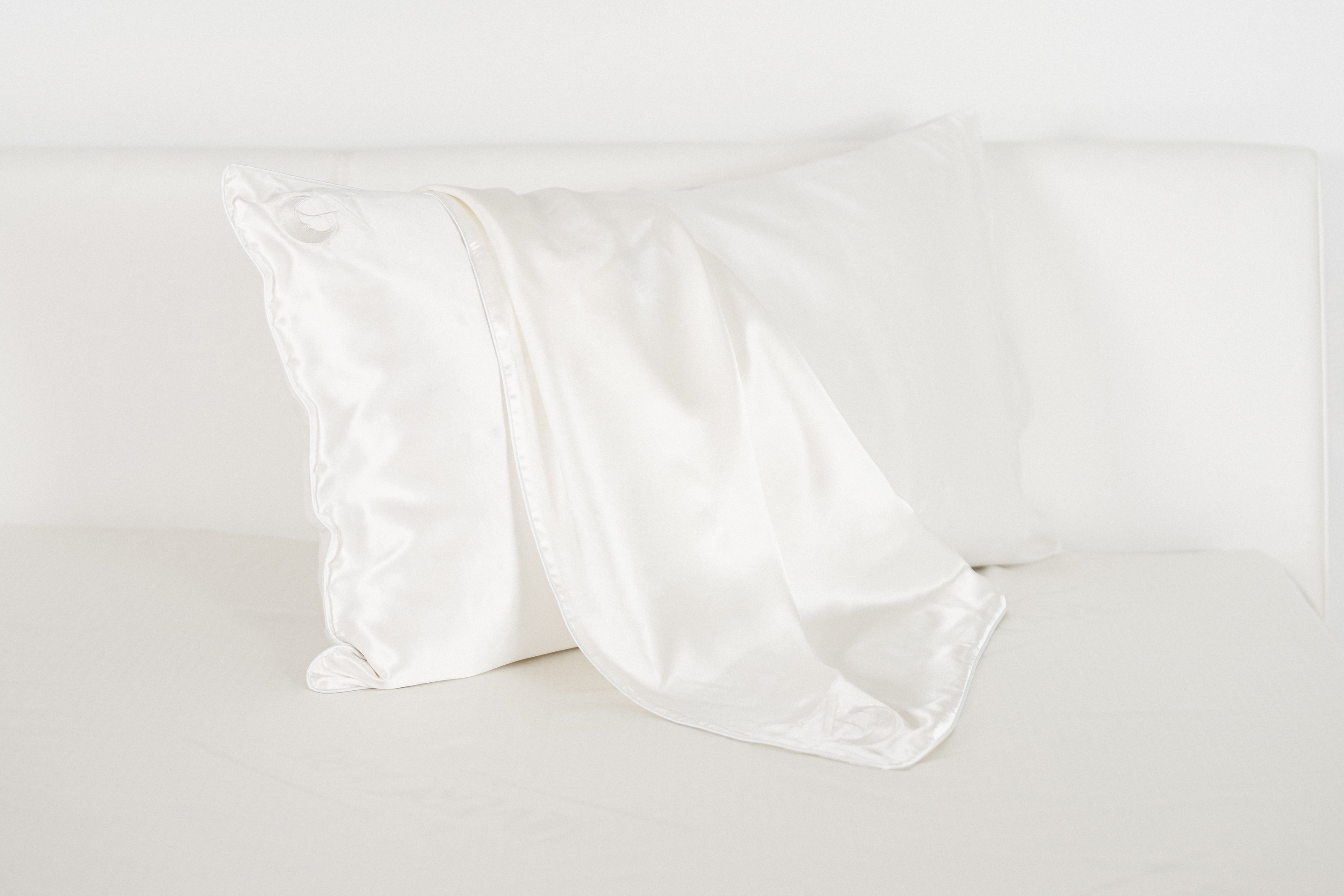 Federa di seta bianco avorio con bordino cordonato | 50 x 80 cm (1 pz.)