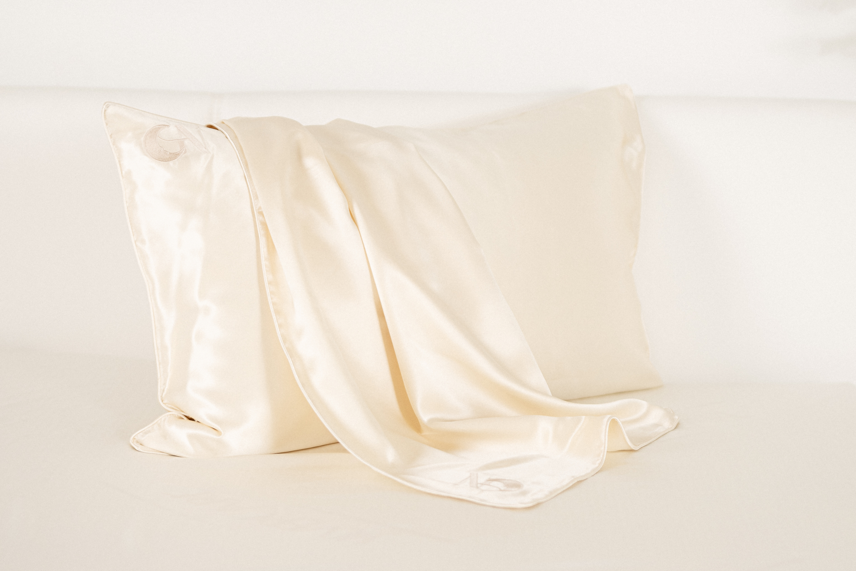 Federa di seta light champagne con bordino cordonato | 50 x 80 cm (1 pz.)