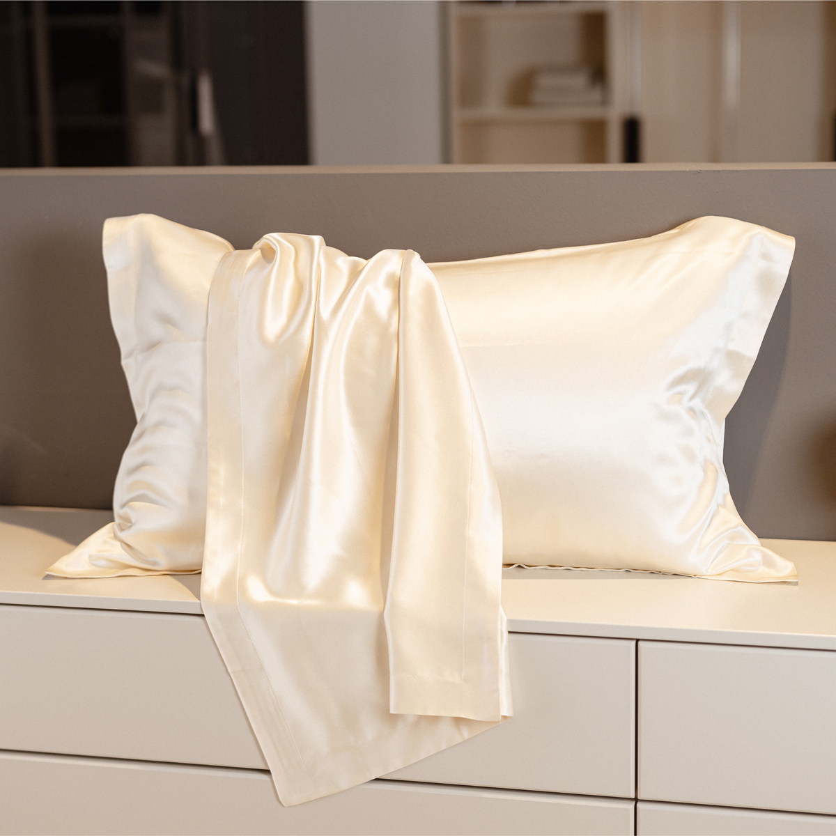 Federa in seta 50×80 in 100% pura seta (22 Momme, Classe 6A) di GN Glowy Nights® – federa di seta dermatologicamente testata, effetto anti-crespo, per capelli morbidi e una pelle luminosa