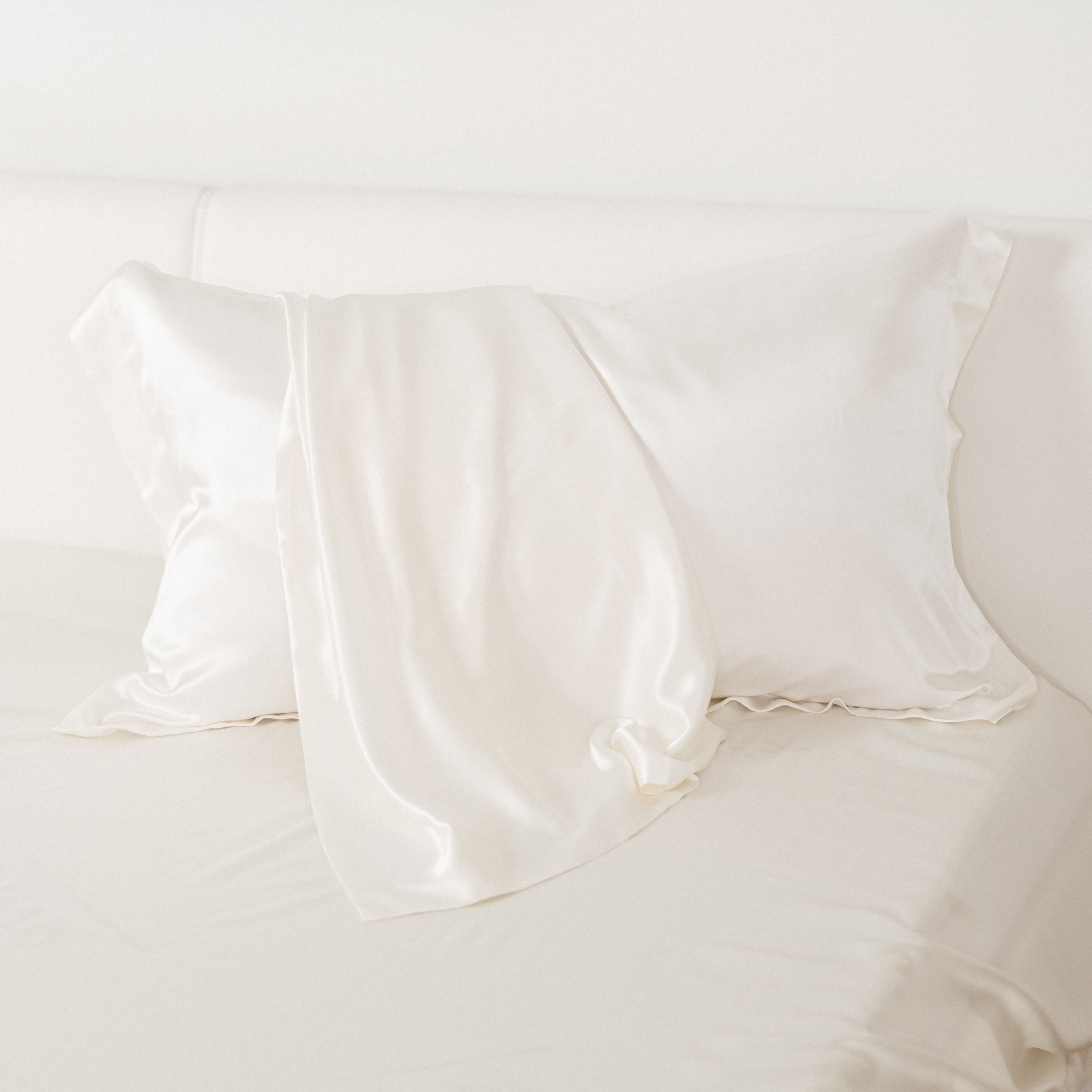 Federa in seta 50×80 in 100% pura seta (22 Momme, Classe 6A) di GN Glowy Nights® – federa di seta dermatologicamente testata, effetto anti-crespo, per capelli morbidi e una pelle luminosa