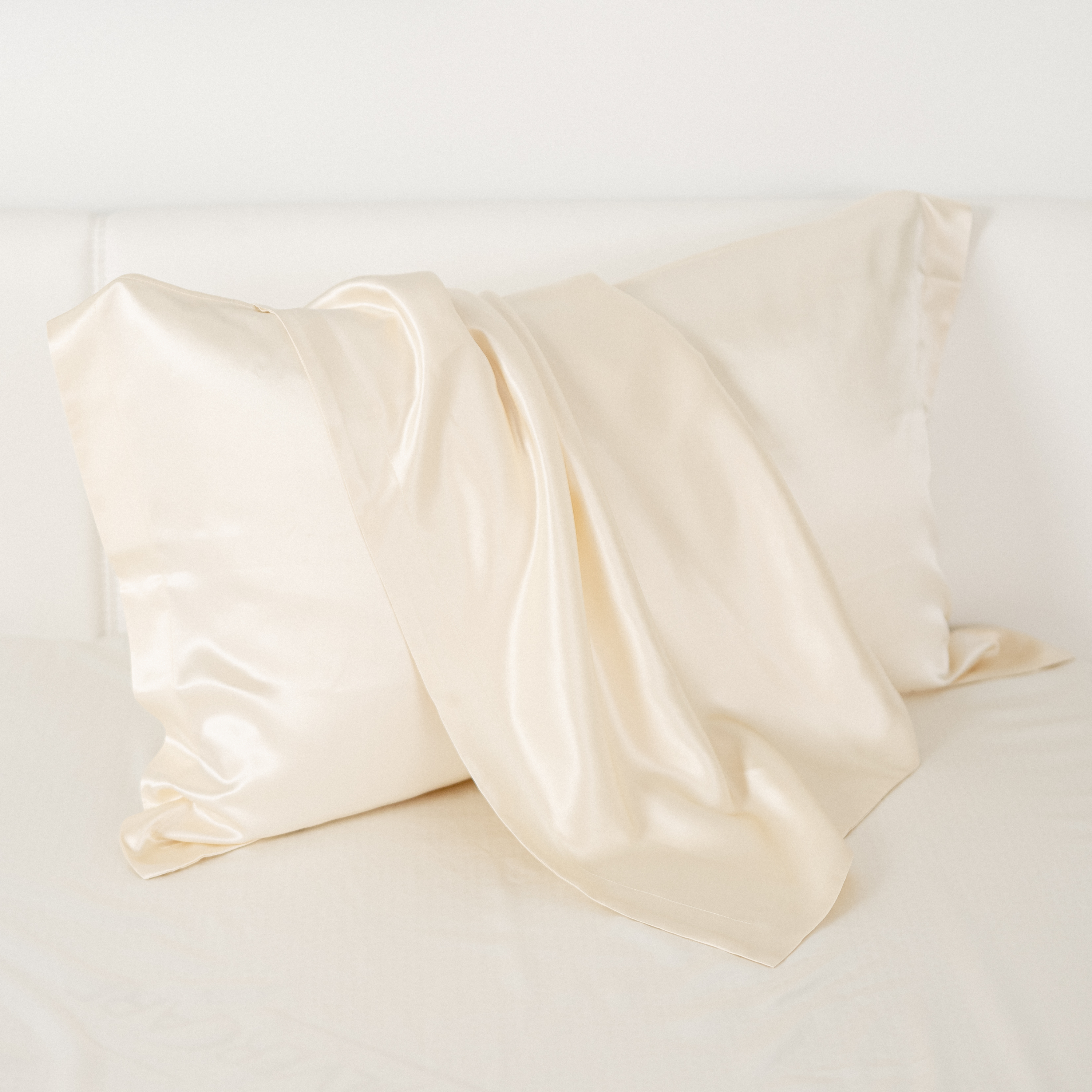 Federa in seta 50×80 in 100% pura seta (22 Momme, Classe 6A) di GN Glowy Nights® – federa di seta dermatologicamente testata, effetto anti-crespo, per capelli morbidi e una pelle luminosa